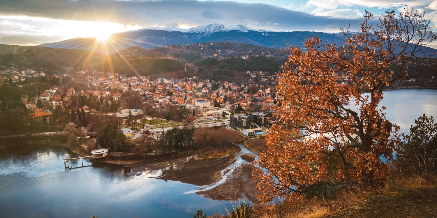 French Speaking Travel Experience Advisor for Airbnb Account in Bulgaria