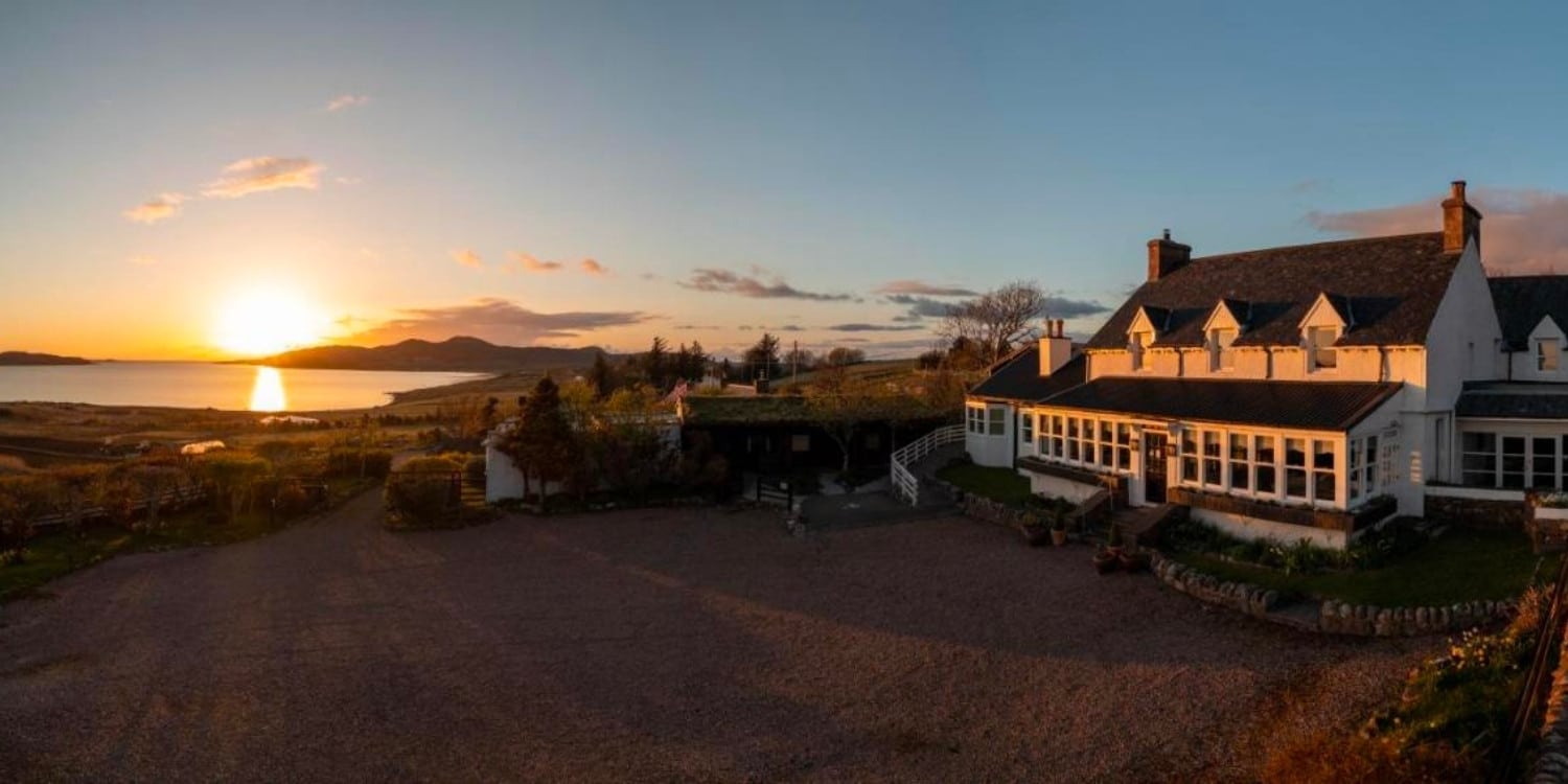 Well-known hotel are seeking Front of House Assistants & Housekeepers in beautiful North-West Scotland