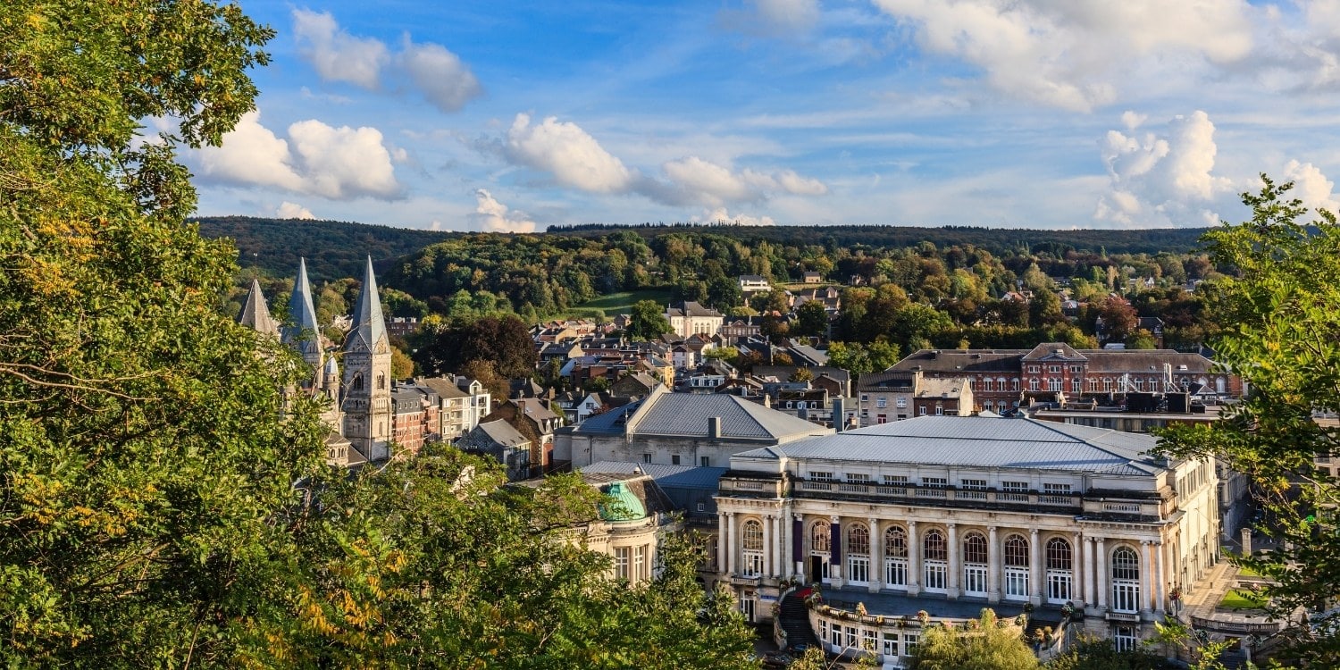 Ben jij camerageniek, houd jij ervan om met mensen in gesprek te zijn en zijn spelletjes helemaal jouw ding? Kom dan werken als een Online Croupier in Spa, België!
