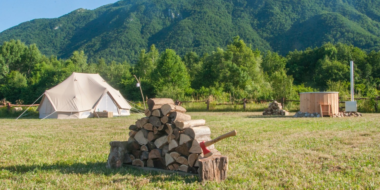 Couple Goals run samen een kleinschalige Outdoor Camping in Kroatië tijdens de zomer van 2023!