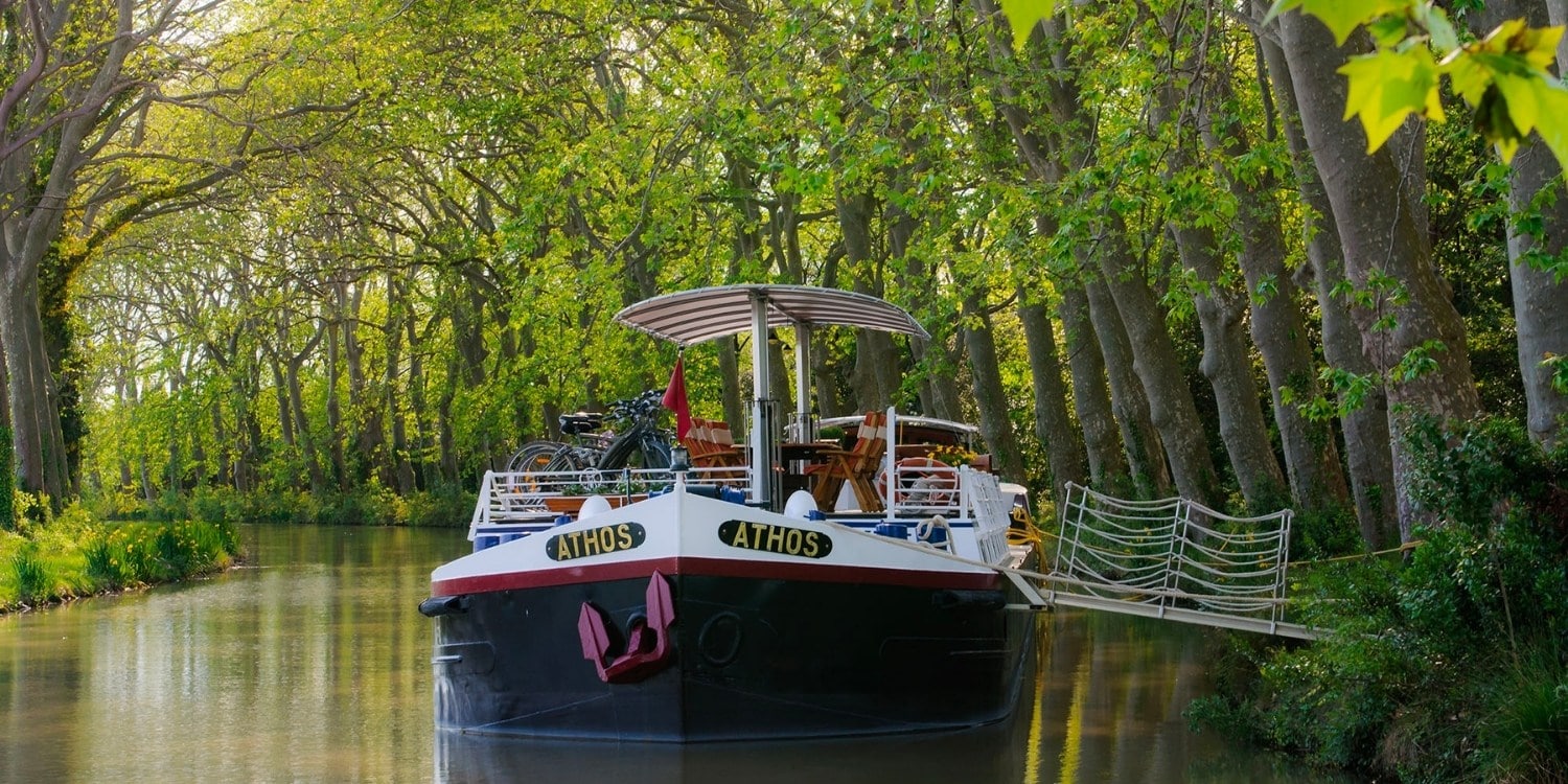 Become a Host/Hostess or Head Chef on a luxury hotel barge during the summer of 2023!