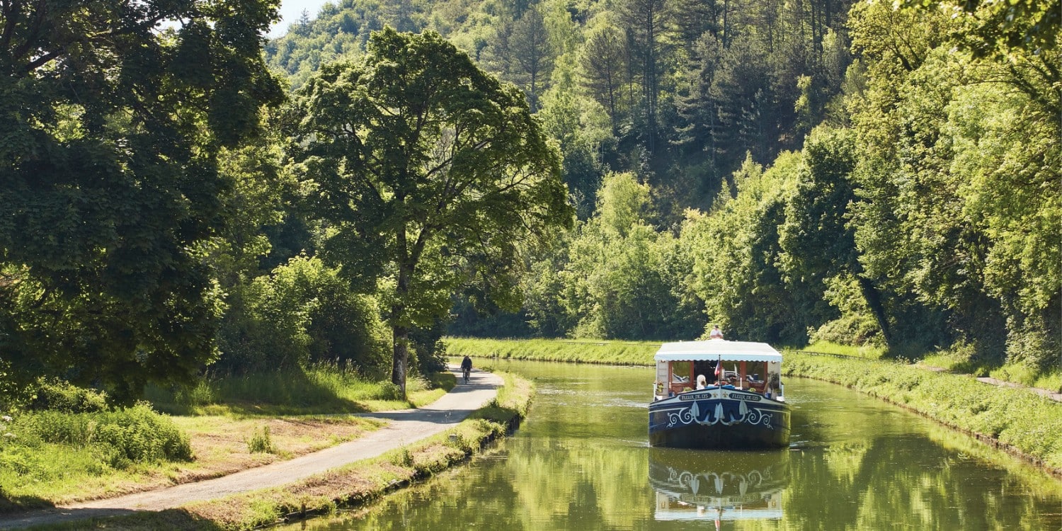 Tour Guide, Drive on board luxury hotel barge