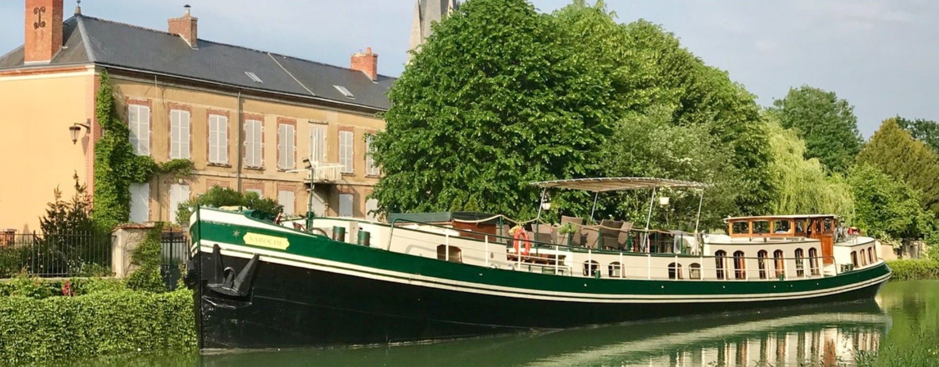 Looking-for-a-Deck-hand-and-Hostess-couple-on-a-barge-in-France