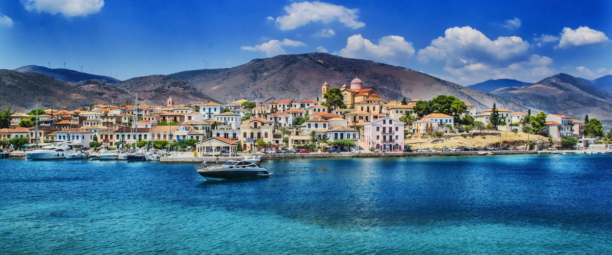 German-English Travel Customer Service in support of Booking.com