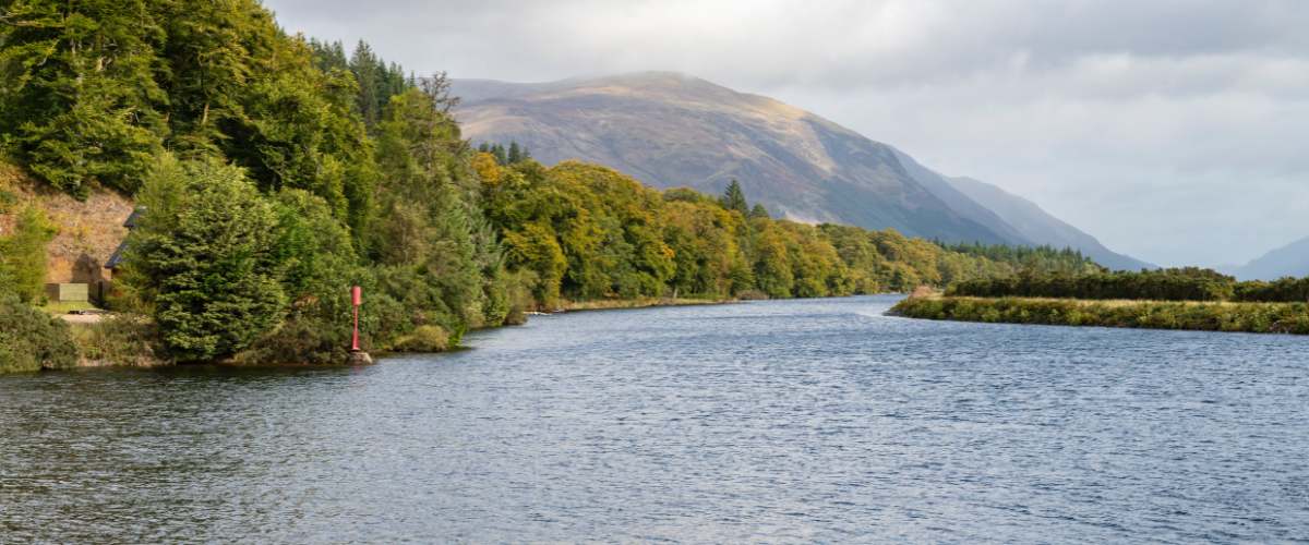 Host-Hostess-–-Luxury-barge-–-Scotland.