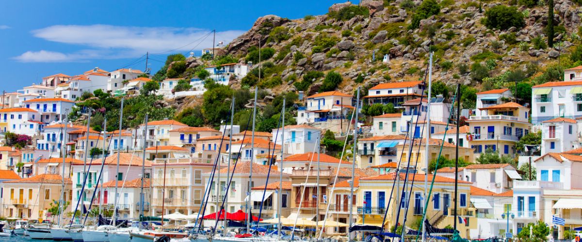 French-English Travel Customer Service in support of Booking.com