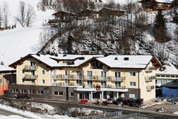 Be the face of Wens Hotels this winter – Join our Front Office Team in Saalbach!