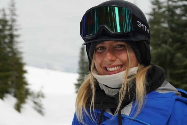 Become-a-Ski-or-Snowboard-Instructor-–-Instructor-Internships-in-Canada-Japan-New-Zealand-Switzerland-USA