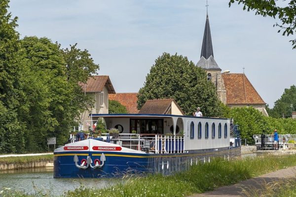 Become-a-chef-on-a-hotel-barge-in-beautiful-France-