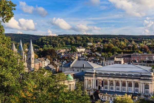 Ben jij camerageniek, houd jij ervan om met mensen in gesprek te zijn en zijn spelletjes helemaal jouw ding? Kom dan werken als een Online Croupier in Spa, België!