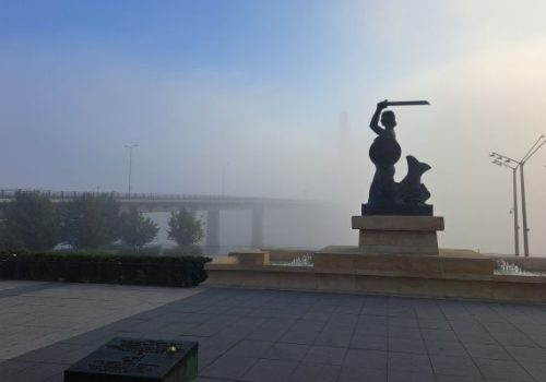 Liiketoiminnan kehittämisedustaja, jolla on suomen ja englannin kielen taito