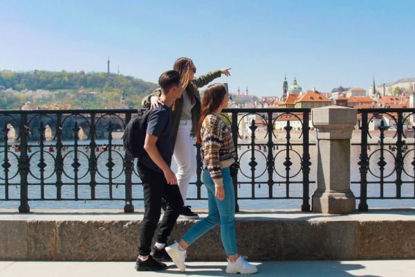 Travaillez pour une marque de luxe à Prague