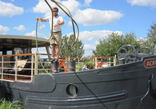 Crew members needed to work on a Luxury Hotel Barge in France!