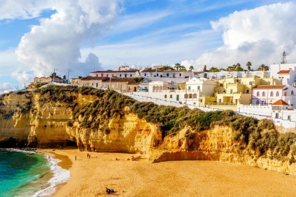 Czech-speaking Service Desk Agent needed in Portugal