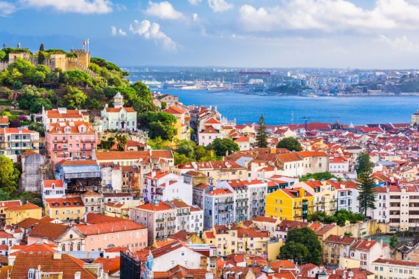 Danish customer service agents needed in sunny Lisbon