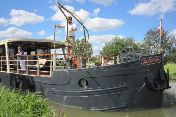 Driver Guide and Hosts needed to work on a Luxury Hotel Barge in France!