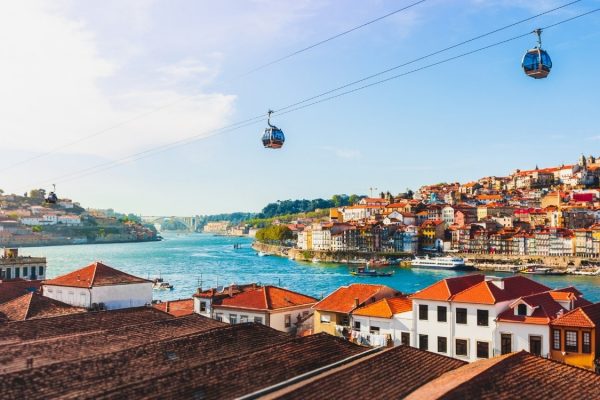 Geniet van het mediterrane leven als klantenservice medewerker in het kleurrijke Porto