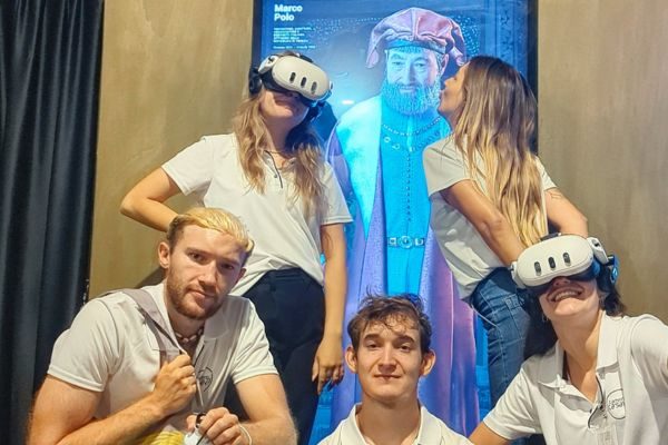 German-Speaking Experience Lab Host