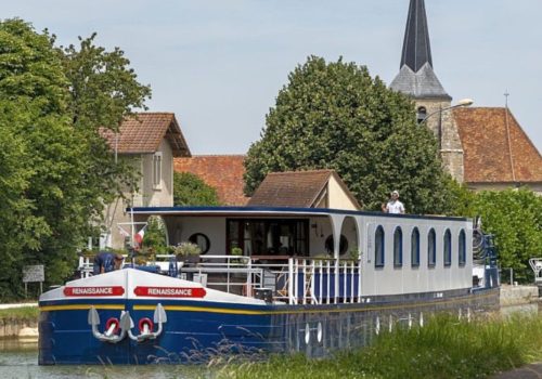Hostess-on-Hotel-barge-in-France-or-Scotland