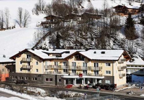 Lead-the-kitchen-this-winter-–-Become-our-Chef-at-Wens-Hotels-in-Saalbach-1