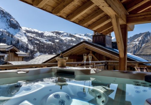 Operations-Assistant-needed-for-winter-season-2324-in-the-French-Alps.