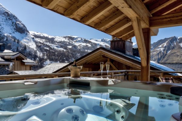 Operations-Assistant-needed-for-winter-season-2324-in-the-French-Alps.