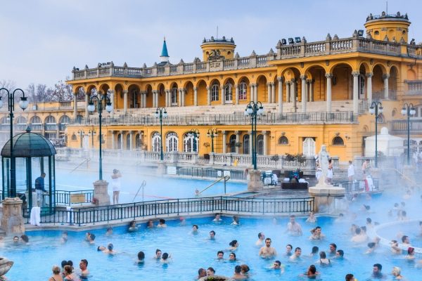 Portuguese-speaking travel agents needed in beautiful Budapest, Hungary!