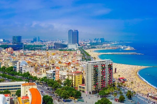Représentant du service client à temps partiel recherché sous le soleil de Barcelone !