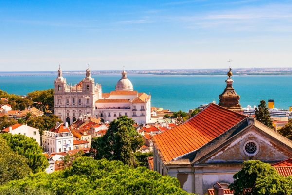 Russian-speaking customer service agents needed in Lisbon, Portugal