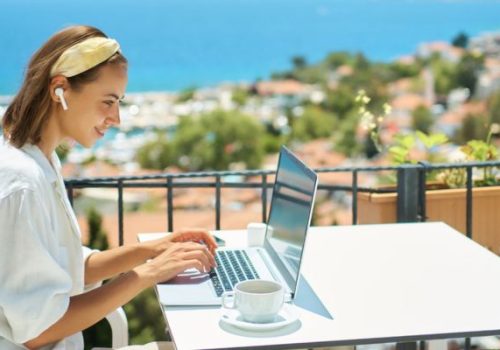 Starte deine Remote-Karriere unter der Sonne Portugals in deiner Muttersprache