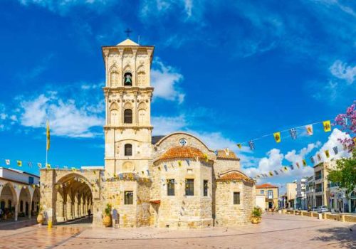 Finnish-customer-service-representative-Sunny-Cyprus-sis.-migration-package-Alkaa-7.4