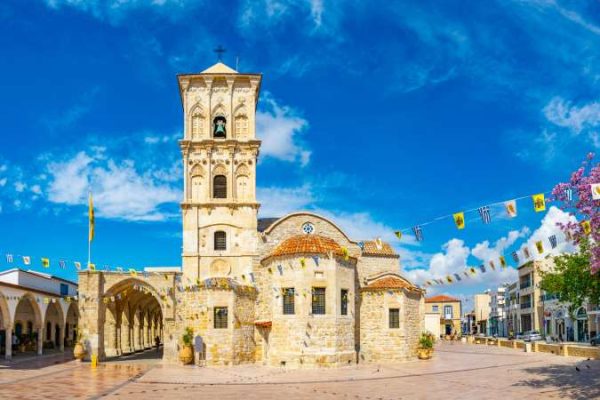 Finnish-customer-service-representative-Sunny-Cyprus-sis.-migration-package-Alkaa-7.4