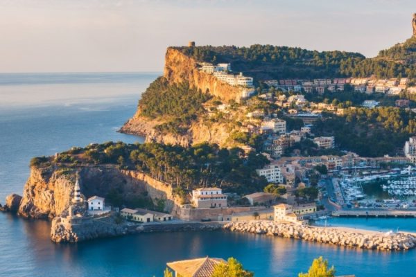 TUI-Hotel-Reps-BLUE-Guides-needed-for-winter-2324-on-various-locations