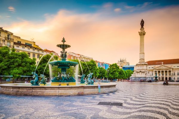 Turkish-speaking customer service agent in sunny Lisbon