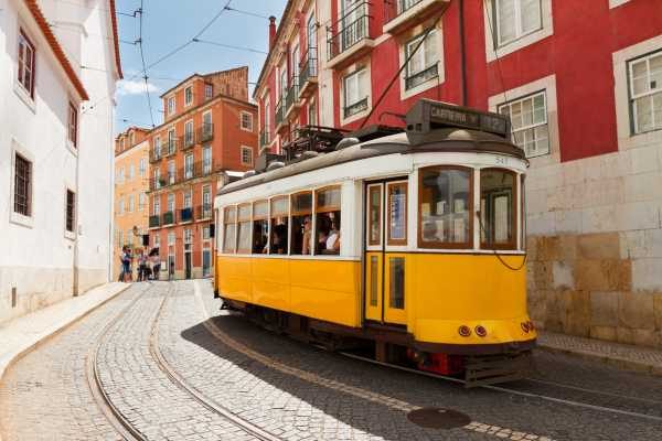 Calling all Finnish-speaking sales enthusiasts! Join the team in lively Lisbon, Portugal
