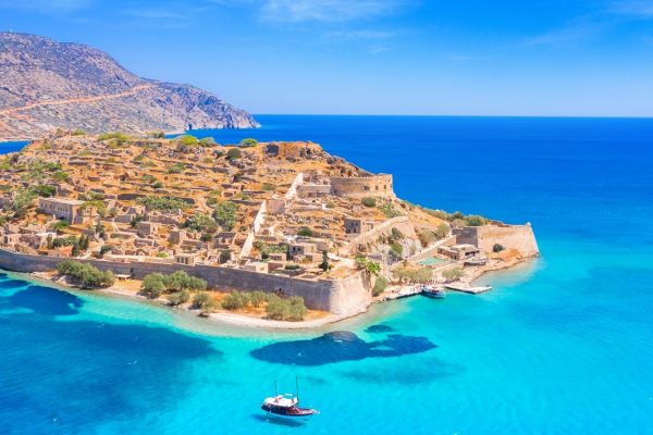 Work as a customer service representative in sunny Crete