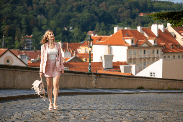 kundenservice-und-reservierungsmitarbeiter-fuer-eine-fuehrende-fluggesellschaft-in-prag-gesucht