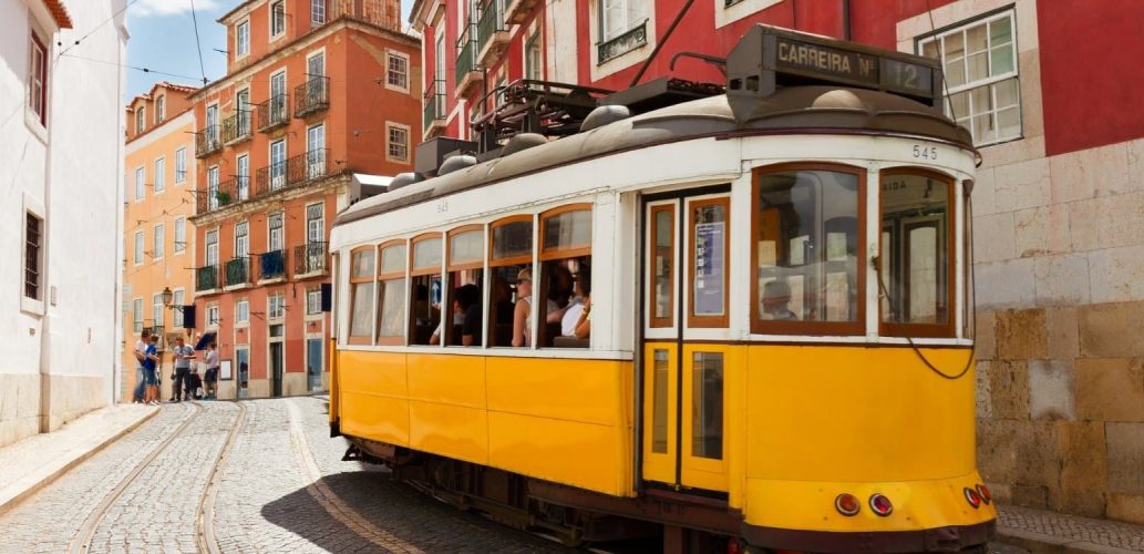 lever och jobbar i Lissabon