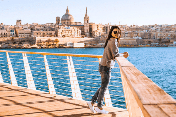 online-spilvaert-soges-pa-malta-AWAW-F
