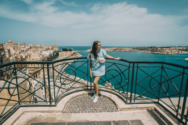 oplev-eventyret-som-kundesupportrepraesentant-paa-den-solrige-oe-malta