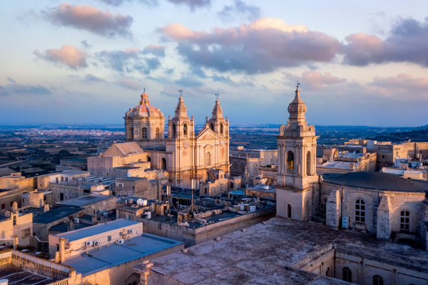 werde-kundenberater-in-auf-der-wunderschoenen-mittelmeerinsel-malta