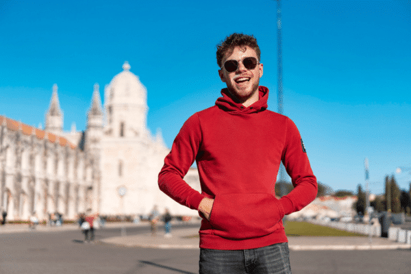 werde-video-content-analyst-im-sonnigen-lissabon-F-AWAW